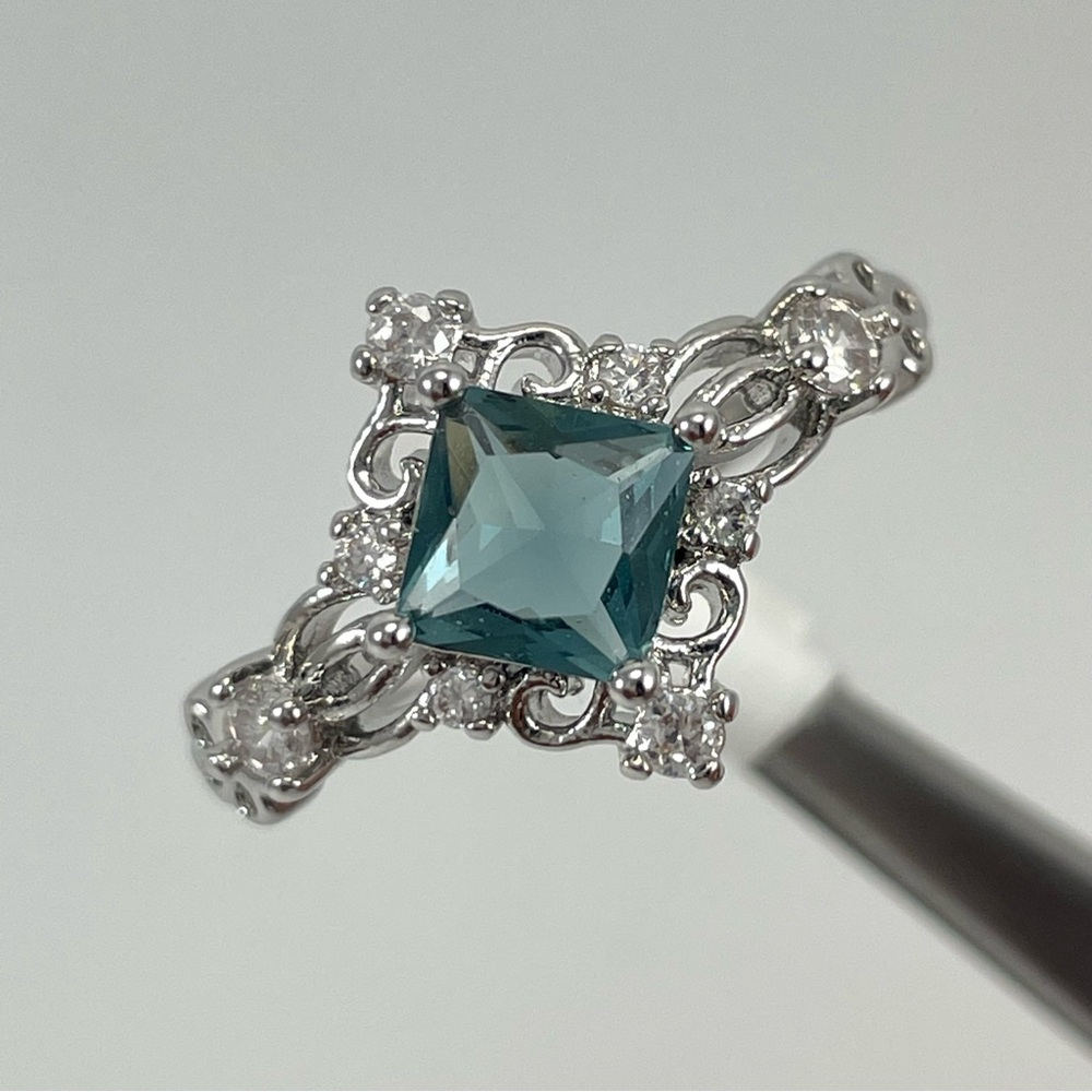 Beautiful Vintage Look Princess Cut Halo Teal Blue Diamond CZ Silver Plated Ring